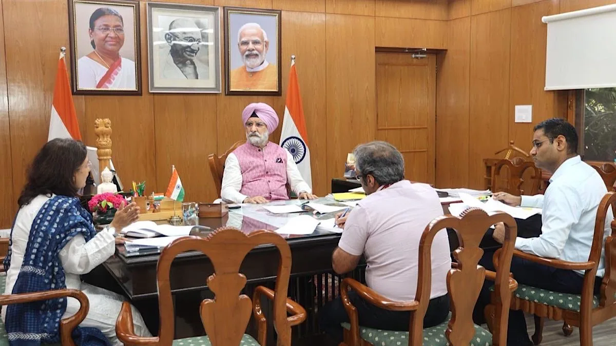 LG reviews MCD’s ongoing works, officers directed to be responsive to public feedback