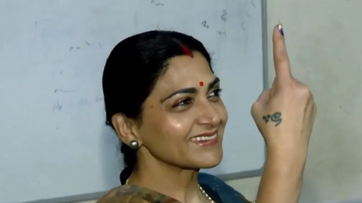 Khushbu Sundar votes in Mylapore as BJP and DMK face off in key contest.jpg