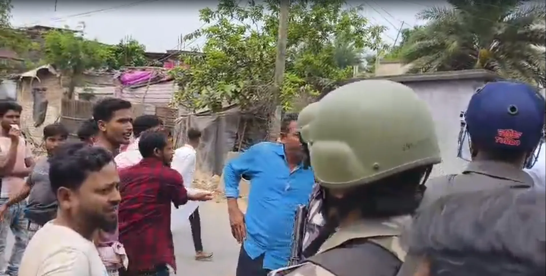 Election heat explodes in Bhangar: Bomb scare, clashes and political slugfest mark voting day in Bengal