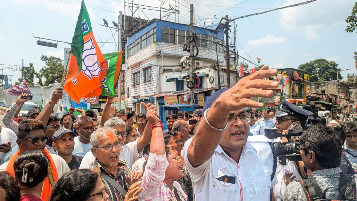 BJP supporters raise ‘Jai Shri Ram’ slogans outside Mamata Banerjee’s residence after CM Suvendu’s oath