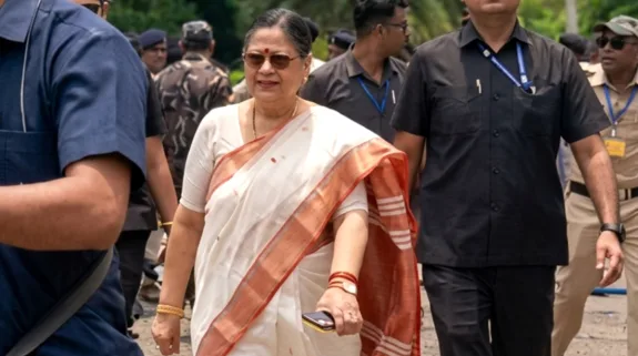 After poll loss, Mamata Banerjee losing party? Close aide, MP Kakoli Ghosh quits all TMC posts. (Pic: IANS)
