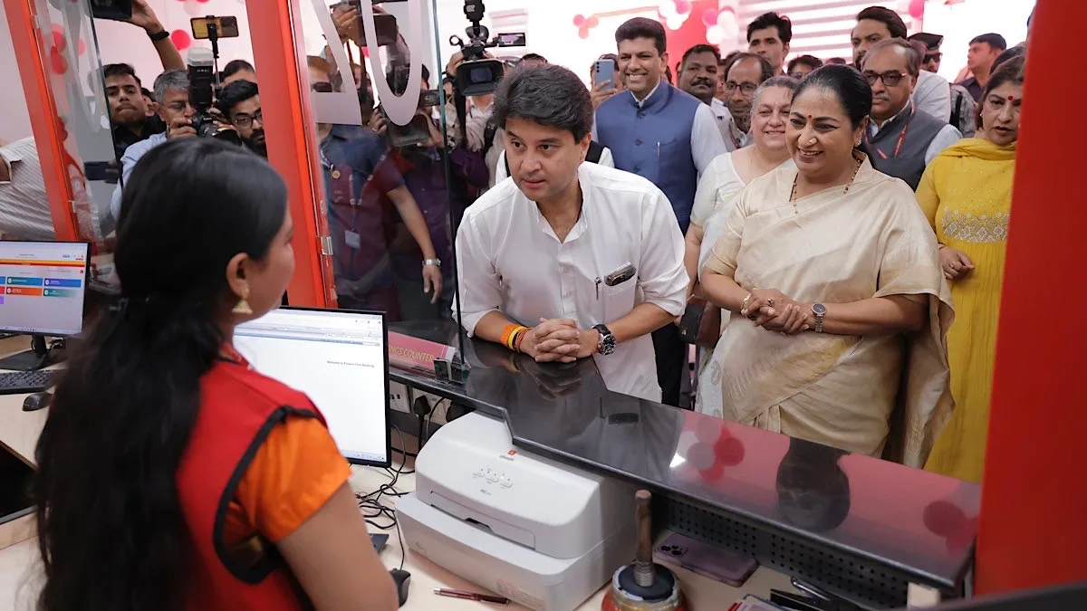 New India’s post offices not limited to letters, modern centers of public services: Delhi CM