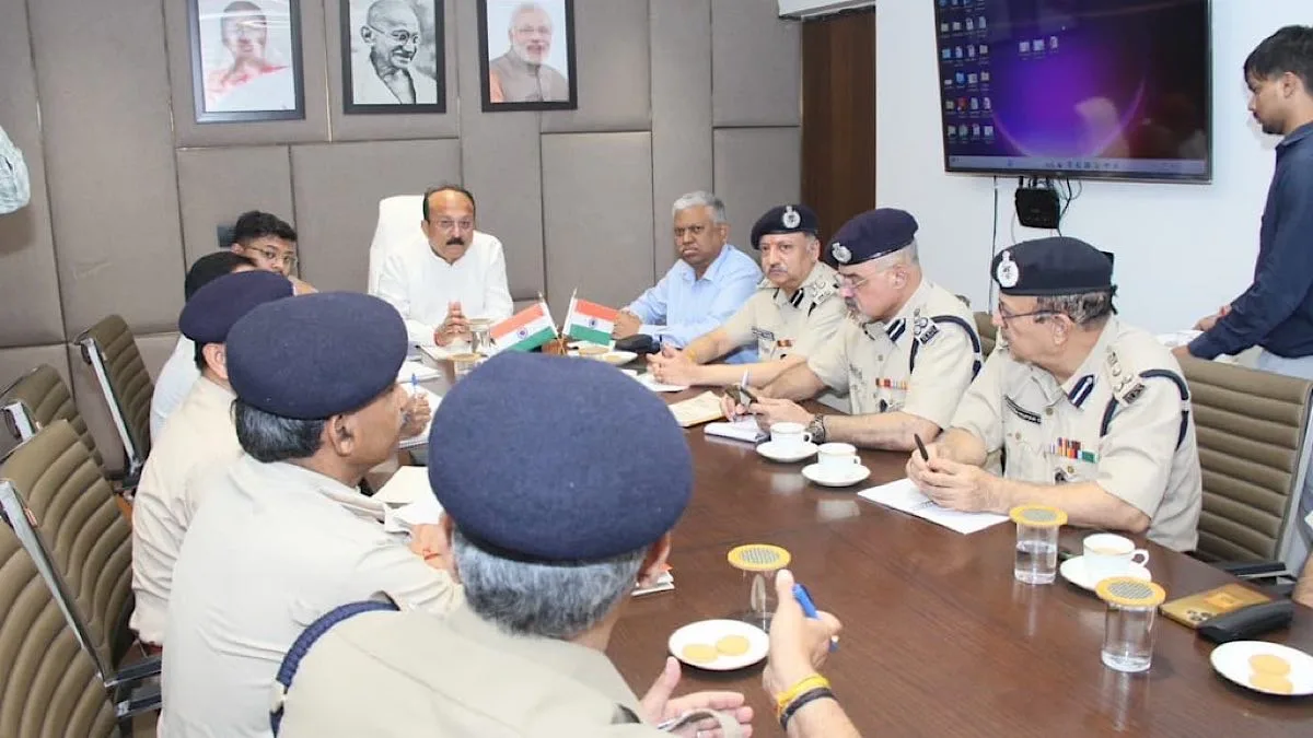 Delhi govt reviews fire preparedness for prevention and dealing with emergencies
