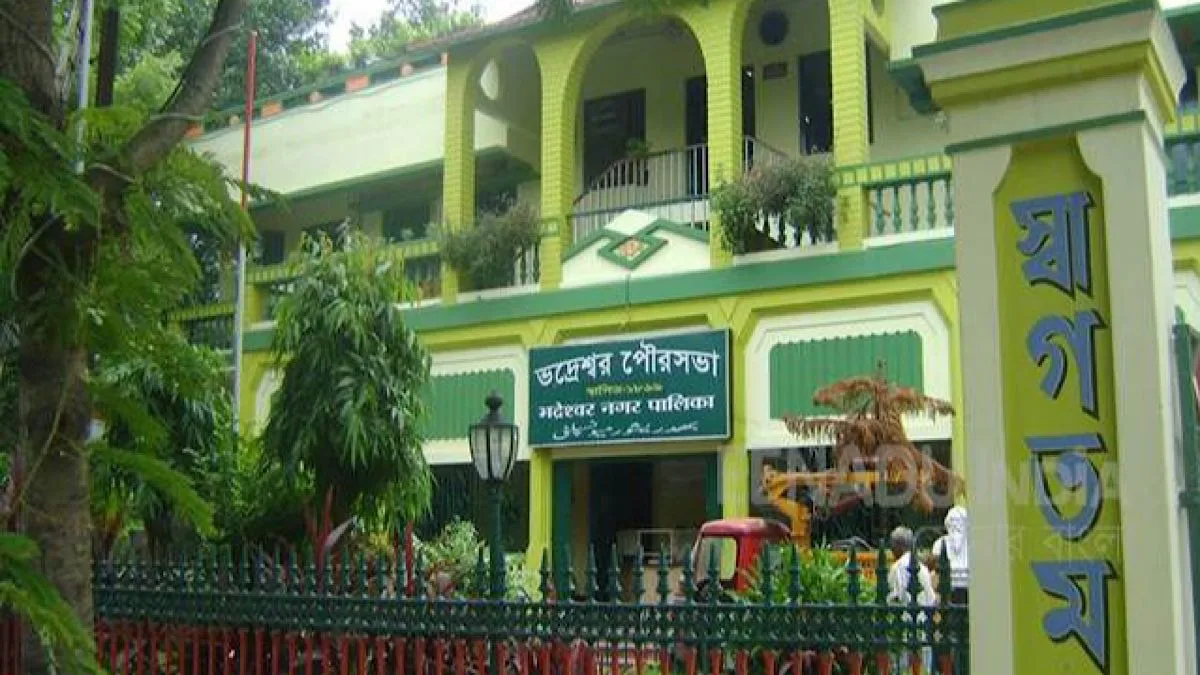 Nine councillors, including Bhadreshwar Municipality chairman resign