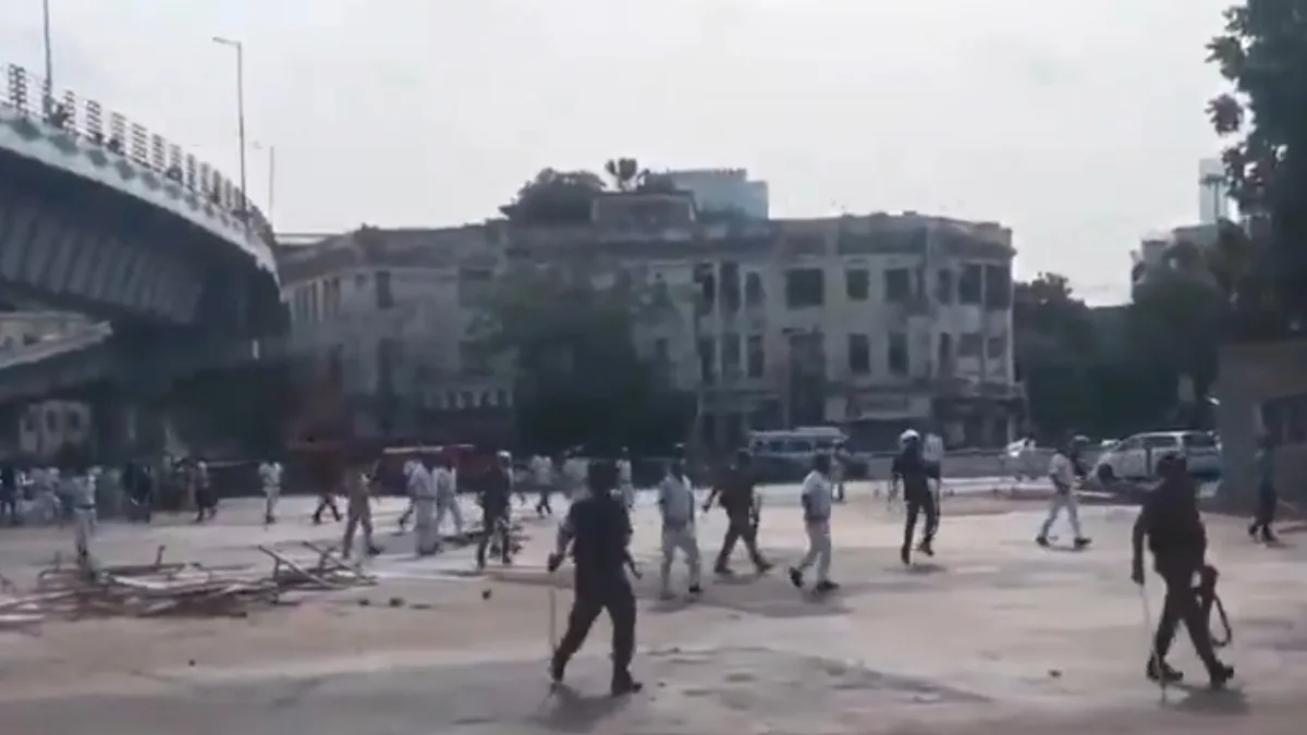 Situation remains tense in Kolkata’s Park Circus following stone pelting over bulldozer action; several detained