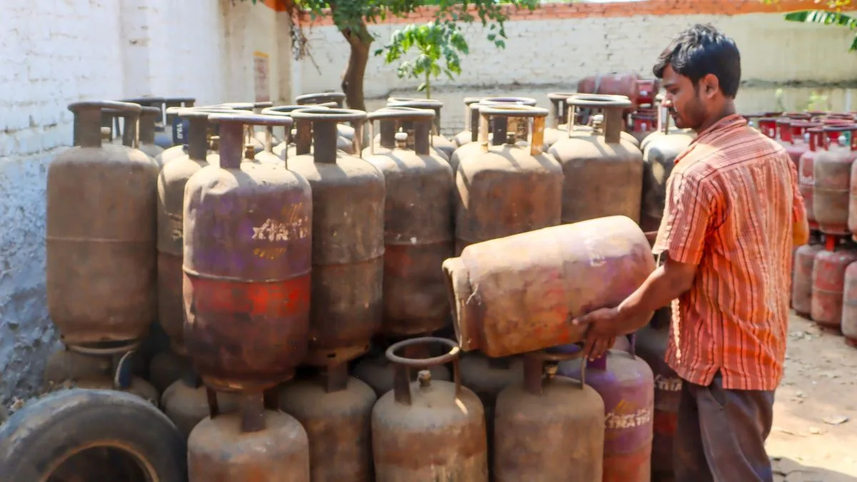 More than 97 lakh domestic LPG cylinders delivered in 2 days, online bookings at 99%: Govt