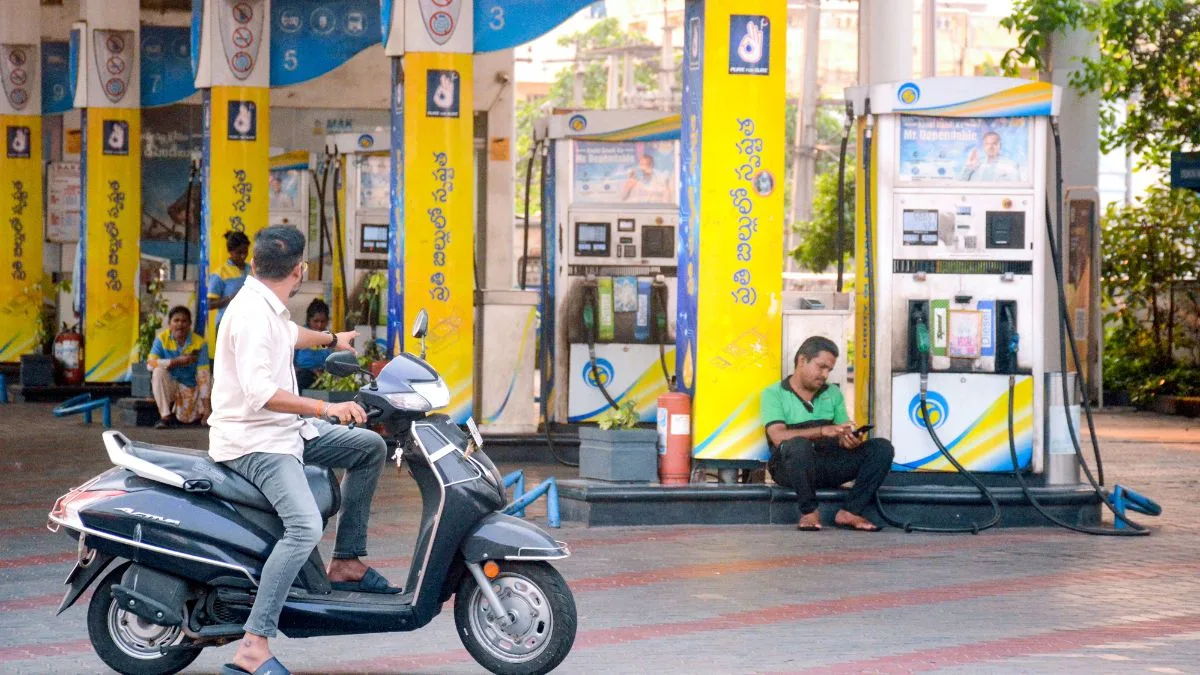 Fuel retail outlets operating normally, LPG delivery robust: Centre