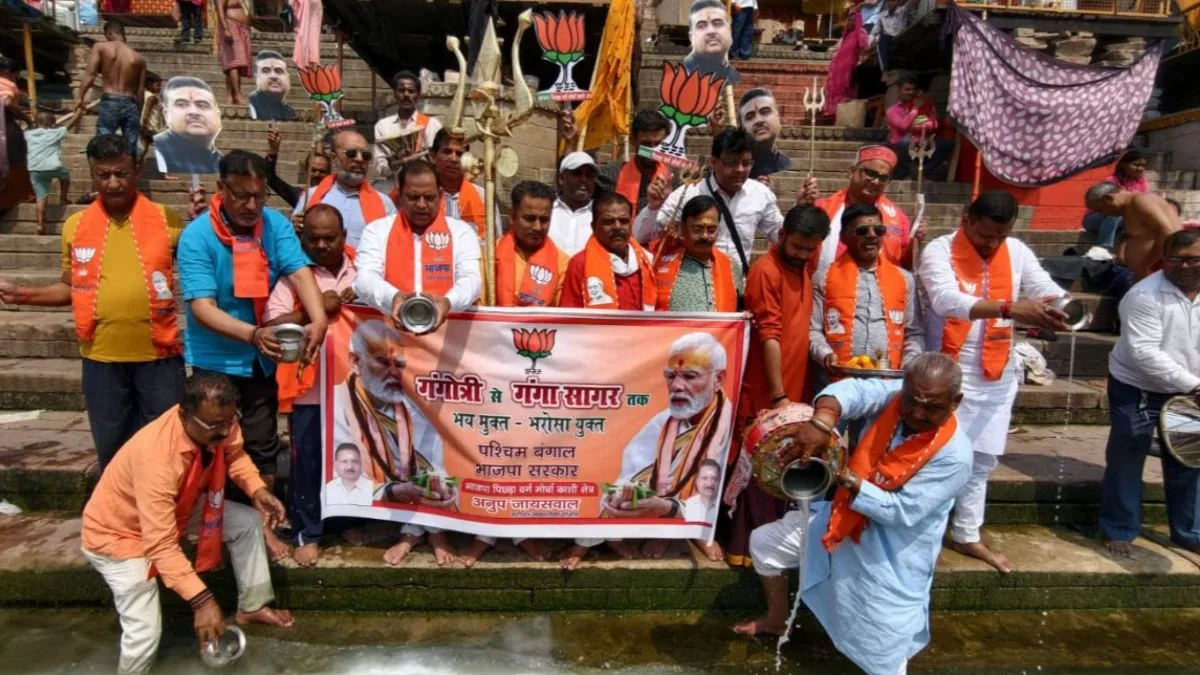 Ganga Puja, ‘Dudh Abhishek’ performed in Varanasi to mark the formation of BJP government in Bengal