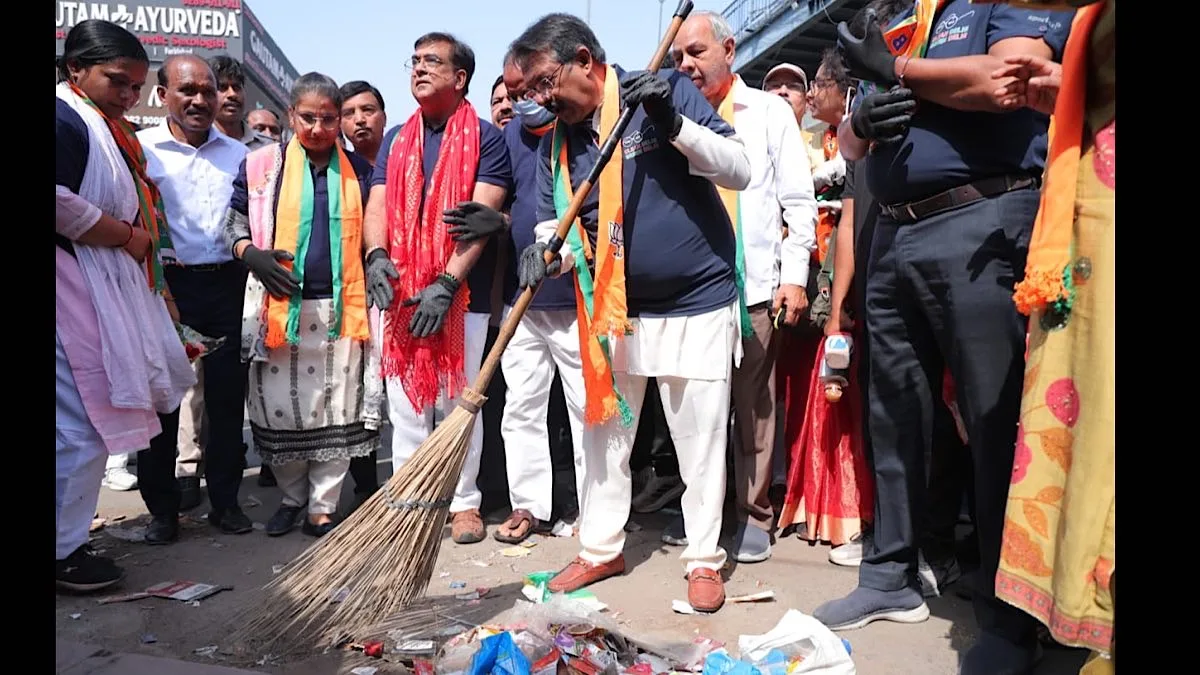 Delhi BJP conducts cleanliness drive across all 256 mandals