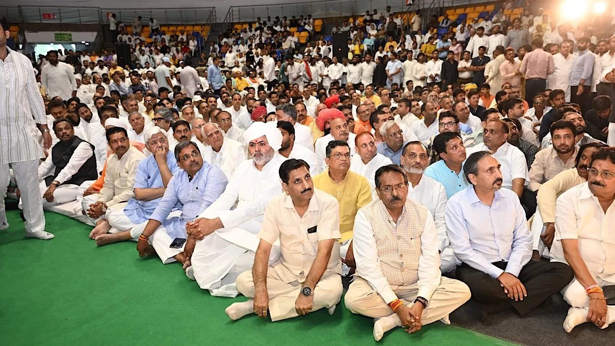 People from different walks of life pay respects to departed BJP leader Naresh Chaudhary