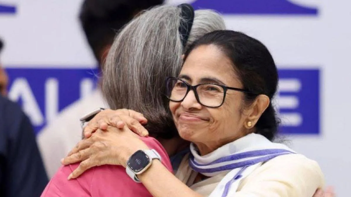 Facing rebellion, TMC supremo Mamata Banerjee knocks on 10 Janpath’s doors, meets Sonia Gandhi