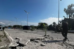 7.8-magnitude earthquake rocks southern Philippines, tsunami warning issued