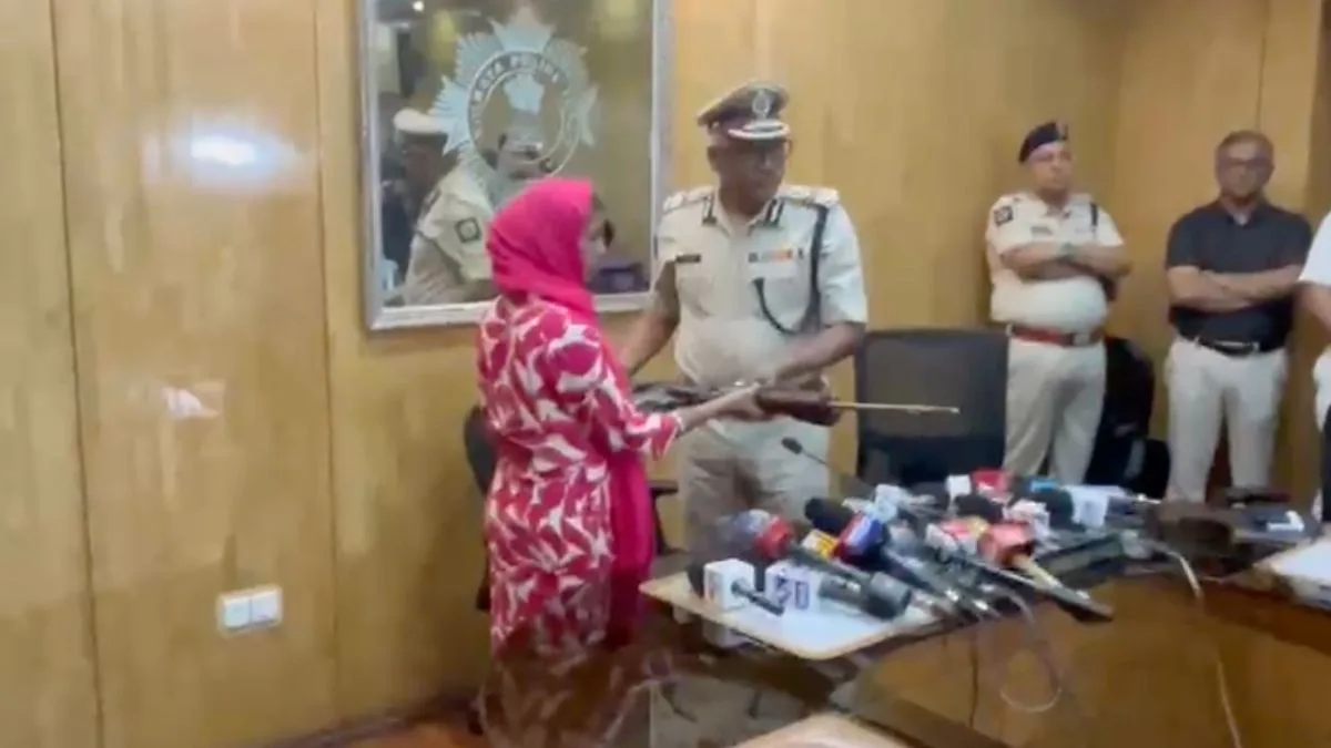 Maoist leader linked to fugitive commander Mishir Besra surrenders before Kolkata Police