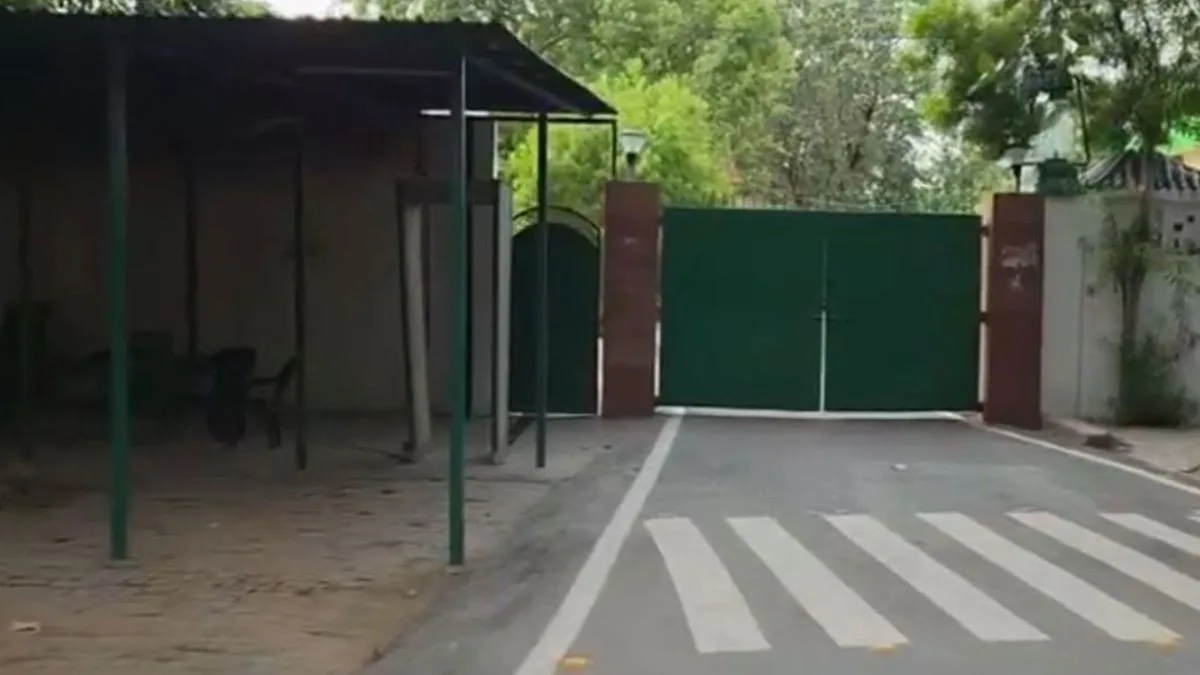 New twist in Bihar’s 10 Circular Road battle as Lalu-Rabri send security staff away