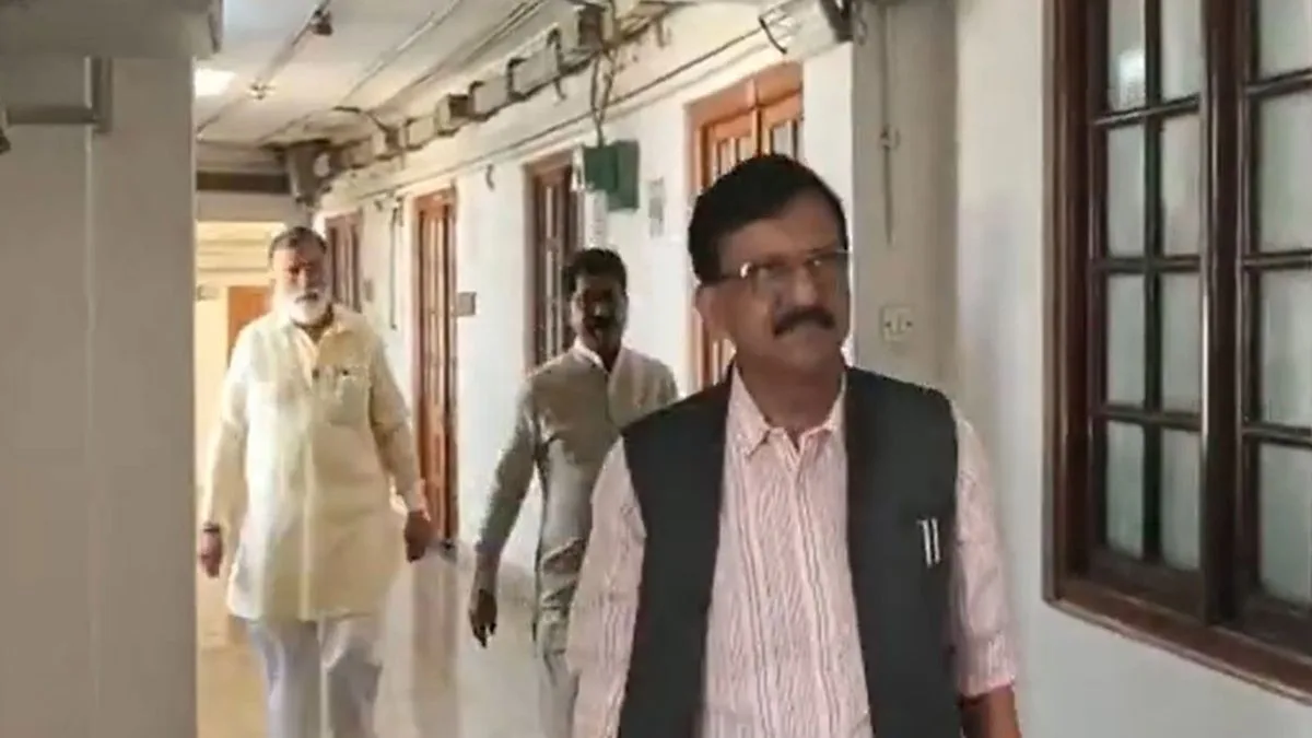 ‘Jo nahi aayenge wo beimaan, gaddar’: Sanjay Raut as Shiv Sena (UBT) MPs meet amid defection buzz