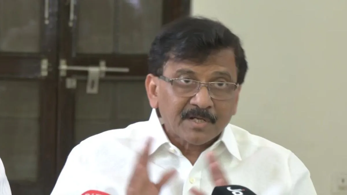 Shiv Sena (UBT) MPs meet Lok Sabha Speaker amid speculation of split in party ranks