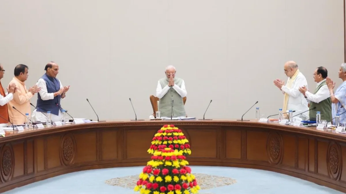 Union Cabinet passes resolution praising Narendra Modi as longest-serving elected PM; members give standing ovation
