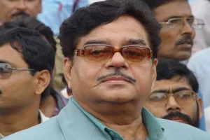 ‘I stand with Mamata Banerjee’: Shatrughan Sinha refutes joining TMC rebel camp