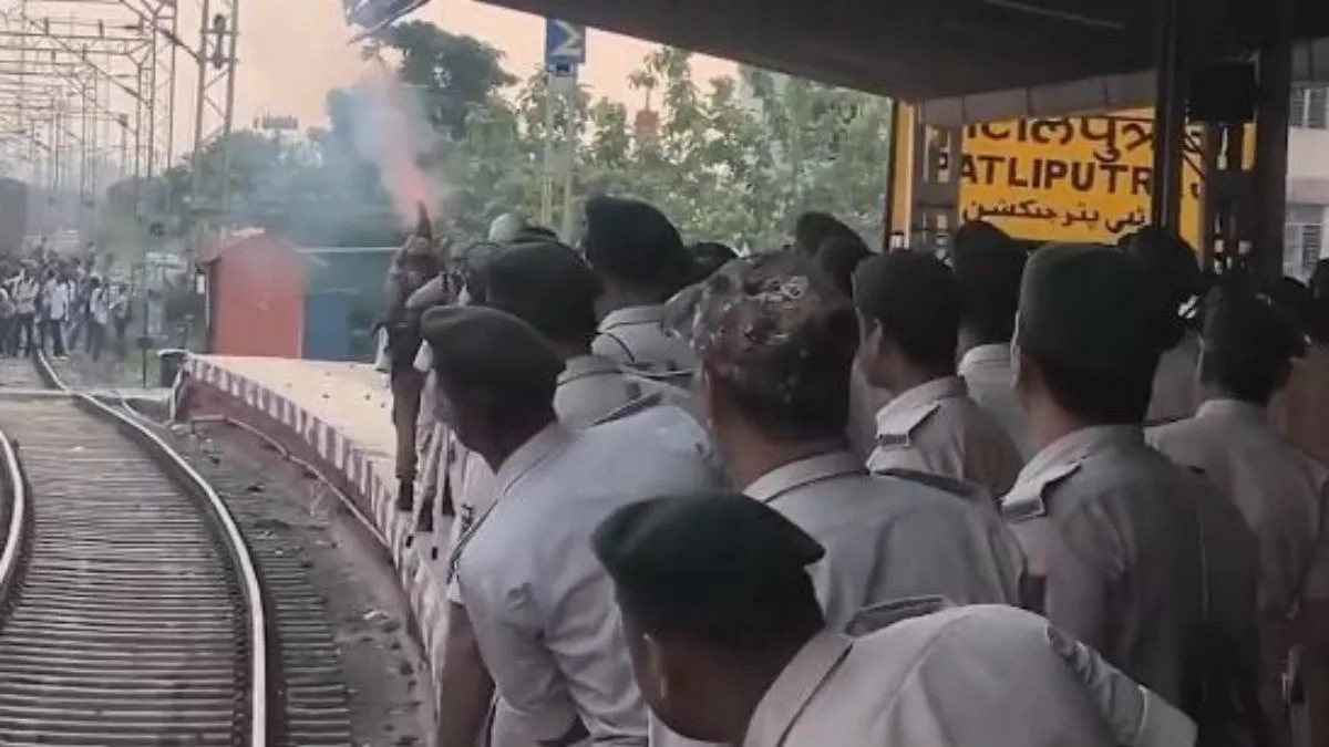 Chaos at Bihar’s Patliputra station ahead of excise constable exam; police resort to lathi-charge, fire tear gas shells
