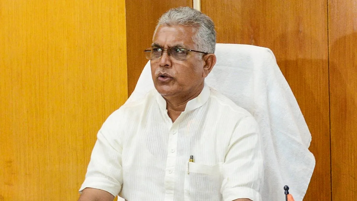 Kolkata pavements to be free of hawkers soon: Dilip Ghosh