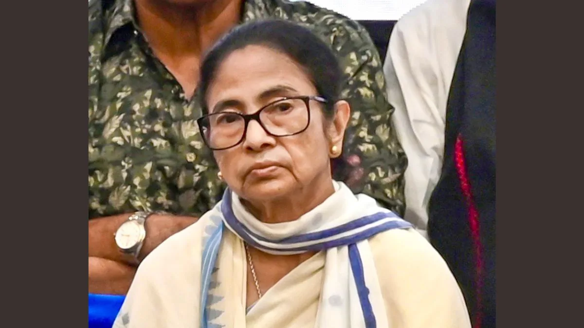 CID officials reach Mamata Banerjee’s residence in Kolkata