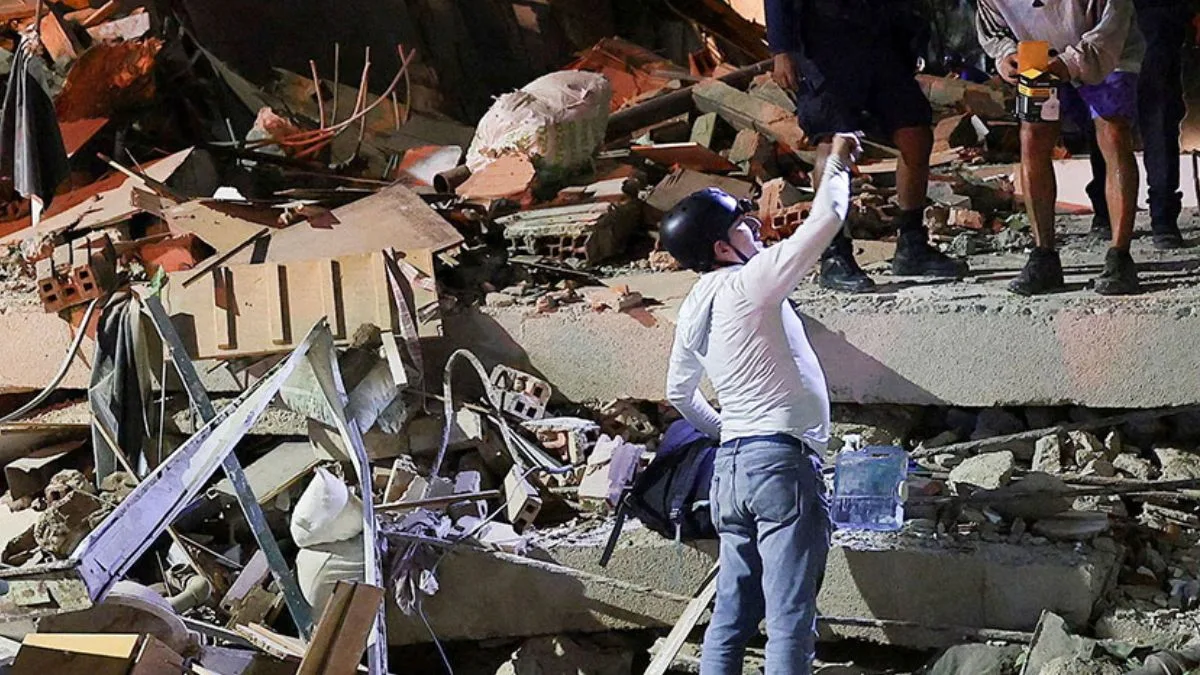 Twin earthquakes hit Venezuela within a minute; USGS estimates death toll could range from 10,000 to 100,000