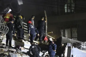 Venezuela earthquakes: Death toll reaches 32, airport shut as international assistance gathers pace