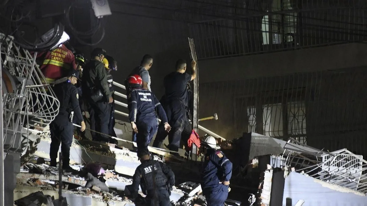 Venezuela earthquakes: Death toll reaches 32, airport shut as international assistance gathers pace