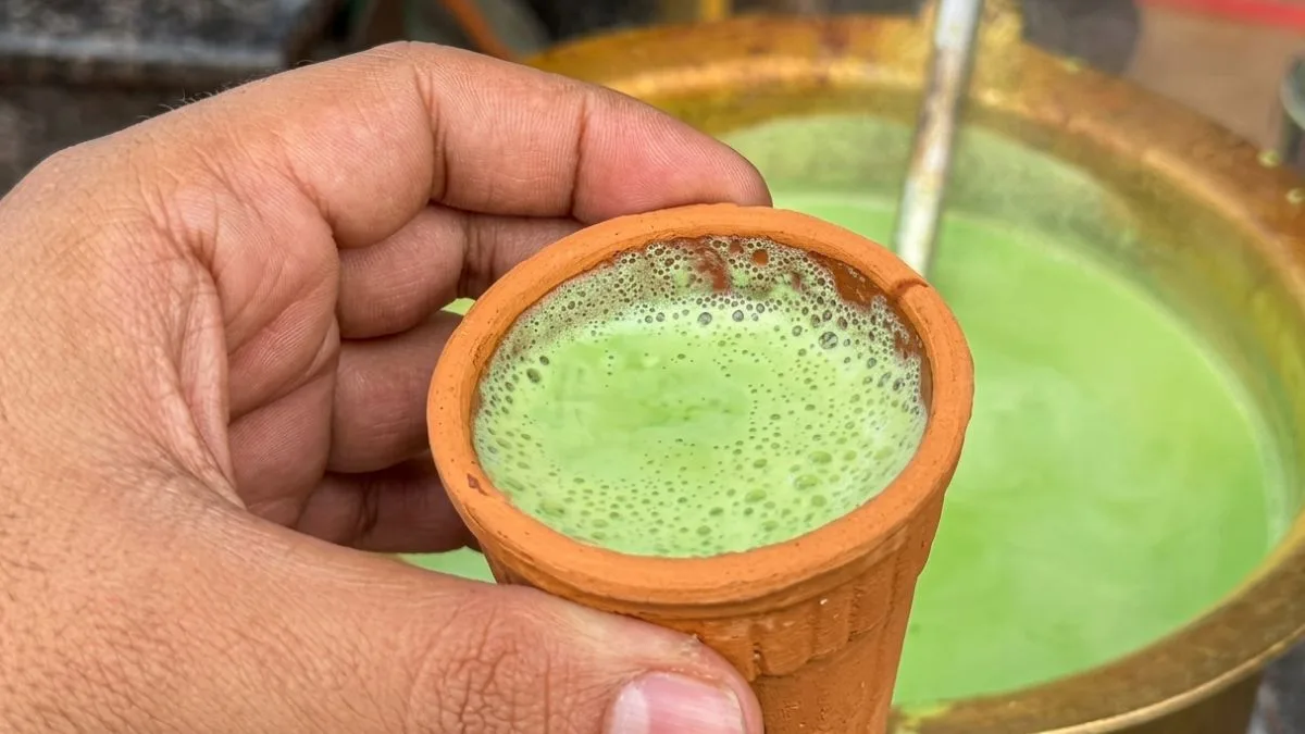 ‘Yeh dharti phat kyun nahin jaati?’ A Lucknow chacha put matcha in a kulhad, called it ‘Garmatcha’; netizens are crying