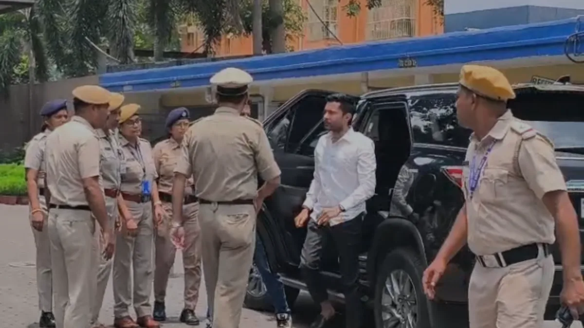Abhishek at CID office, third time now, for questioning in signature forgery case