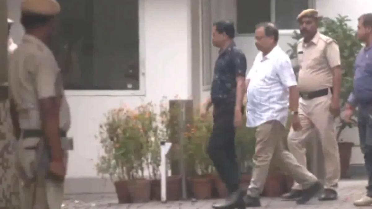 Abhishek in, Kunal Ghosh lands up at CID headquarters in signature mismatch case