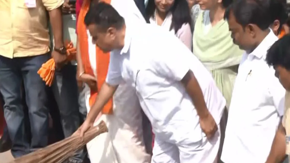 Broom in hand, Suvendu reaches Bagbazar Ghat in Kolkata ahead of Yoga Day, cleans steps