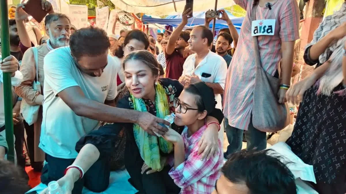 23-day AISA hunger strike ends as Shabana Azmi, Prakash Raj, Yogendra Yadav back students’ protest