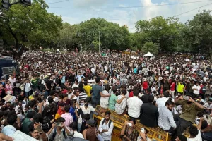 Jantar Mantar protests: Tear gas shells fired, internet cut as fresh violence erupts near Parliament Street