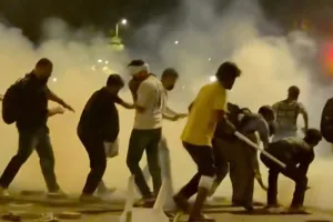 Jantar Mantar protest: Tear gas shells fired, internet cut as fresh violence erupts near Parliament Street
