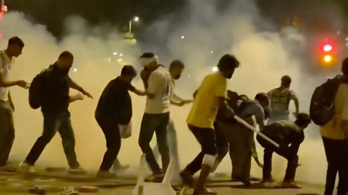 Jantar Mantar protest: Tear gas shells fired, internet cut as fresh violence erupts near Parliament Street