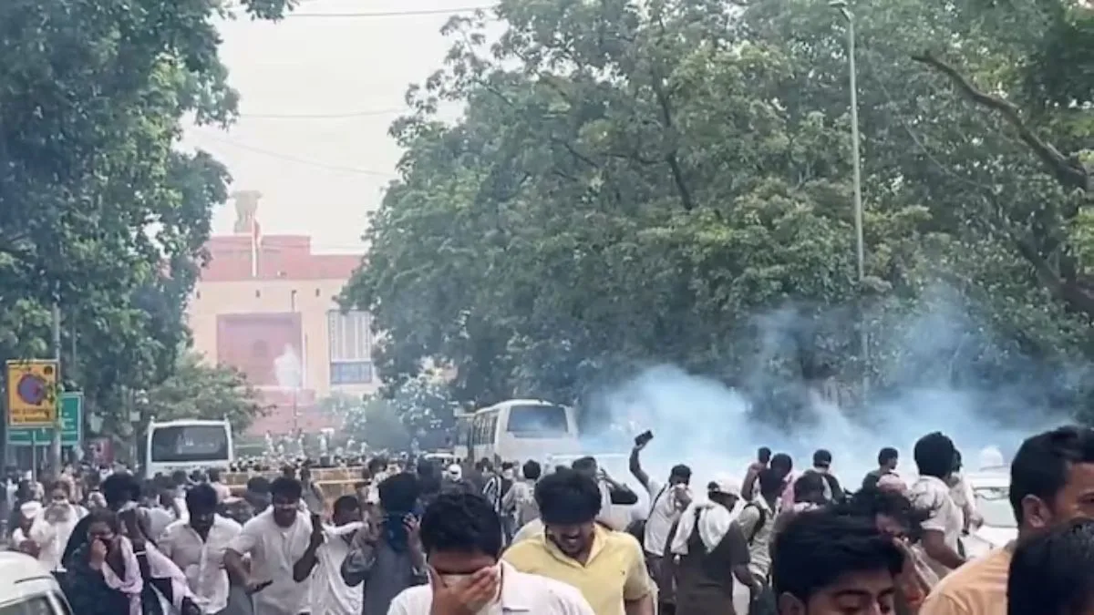 Chaos near parliament: Police fire tear gas, deploy anti-riot vehicles to stop CJP march