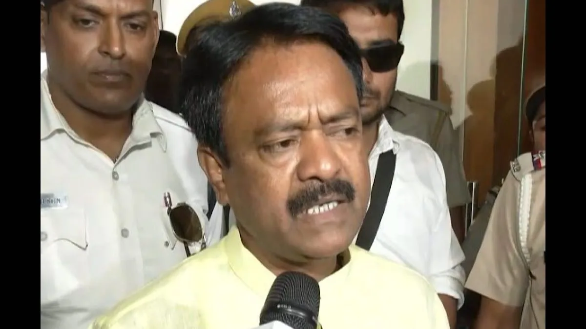 Rich should give up ration articles, says food minister