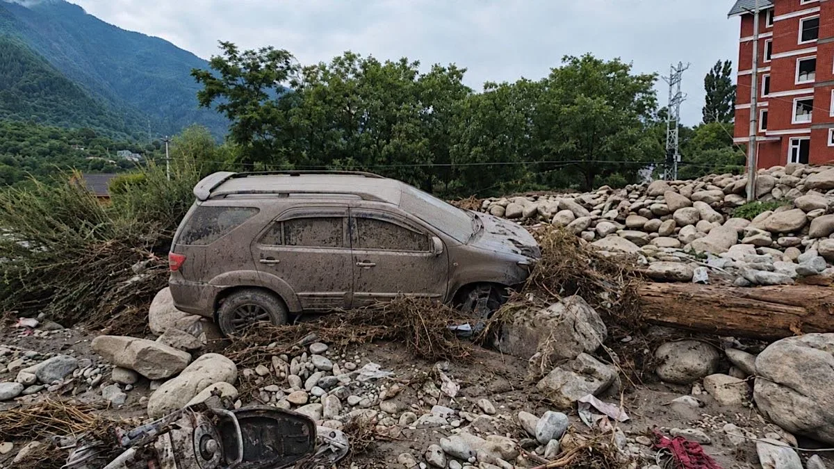 Twin cloudbursts trigger flash floods in south Kashmir’s Pahalgam, Shangus