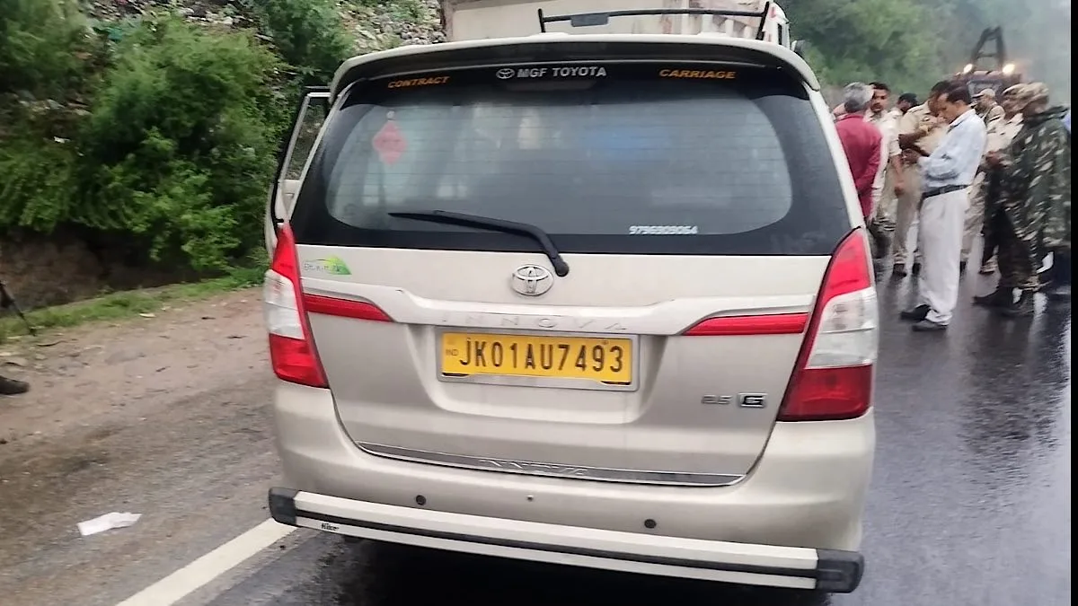 Five Amarnath pilgrims from UP, driver injured in bus accident near Udhampur