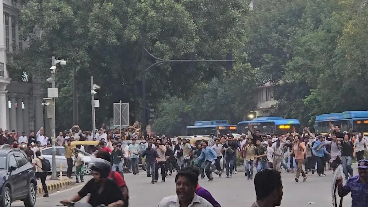 Traffic disruptions, chaos rule at Indira Chowk, Connaught Place on Sansad Chalo call