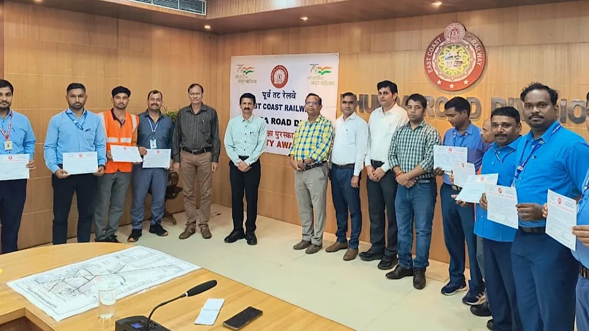 Odisha: Nine Khurda Road railway staff honoured with Safety Awards