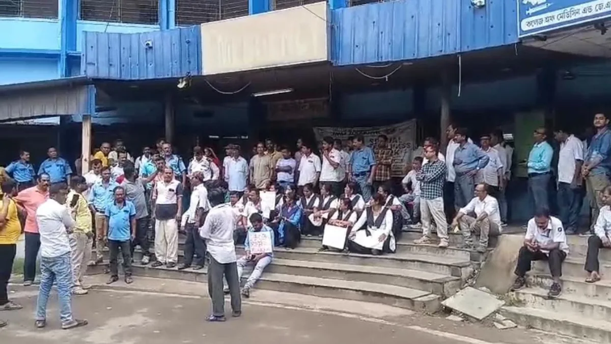 Security guards at Kalyani JNM Hospital protest colleague’s detention