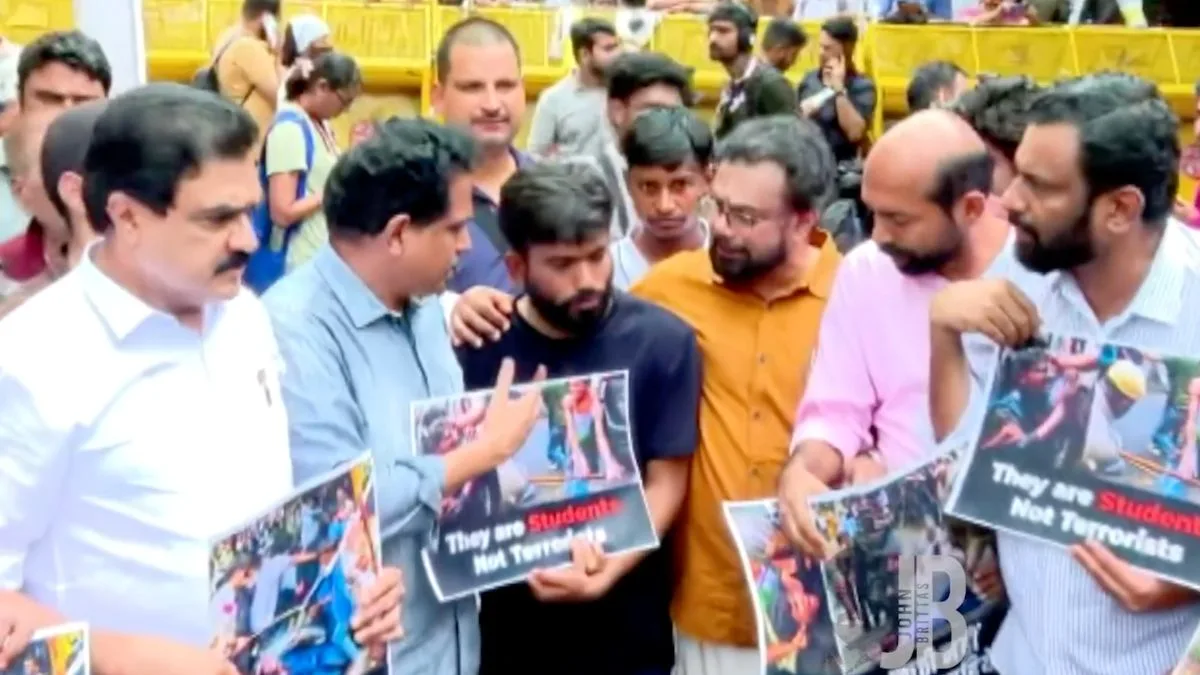 Left MPs visit Jantar Mantar, back students over police action during Parliament march