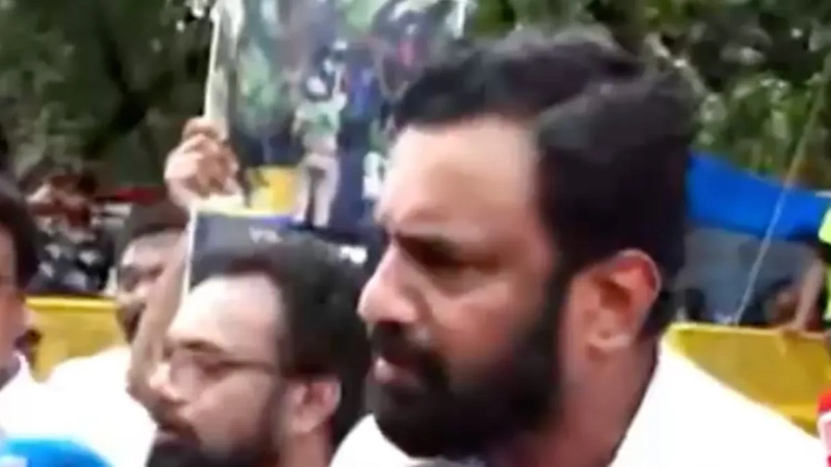 Left MPs visit Jantar Mantar, back students over police action during Parliament march