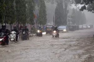 Extremely heavy rain to batter Mumbai and 5 Maharashtra districts till July 6; schools shut, red alert issued