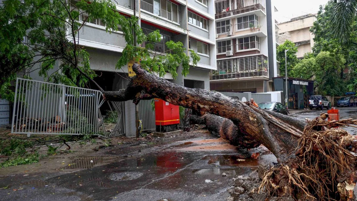 Mumbai battered by heavy rain: Two dead, roads flooded as IMD issues Orange Alert