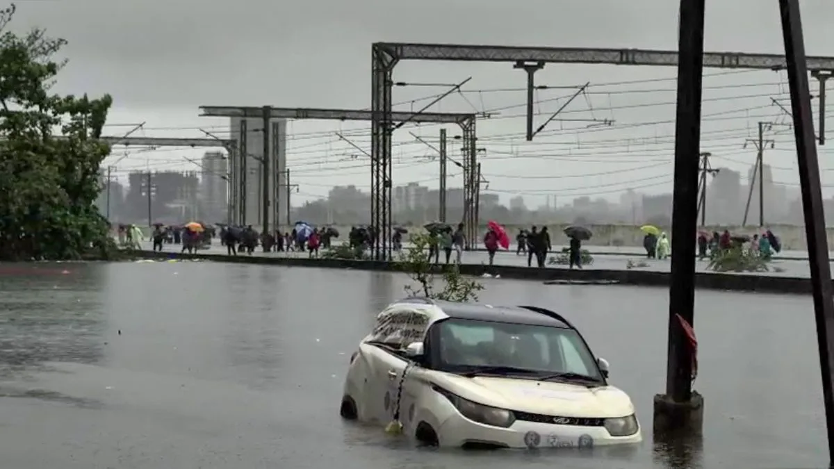Maharashtra battered by relentless rain; 13 dead, rivers overflow and Red Alert issued for hill stations