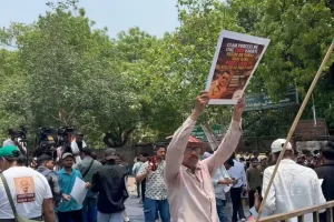 PIL in Delhi High Court alleges police threatened CJP protesters, filmed women in wet clothes at Jantar Mantar sit-in