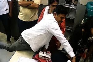 VIDEO | Shinde Sena corporator, supporters assault woman doctor, nurses at Mumbai hospital; staff strike